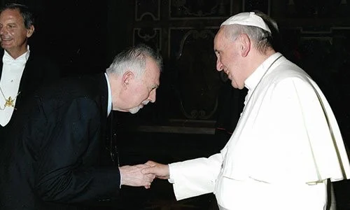 Avv. Carlo Gullo saluta Papa Francesco